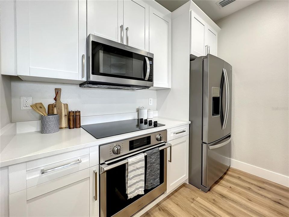 Active With Contract: $359,000 (2 beds, 2 baths, 1054 Square Feet)