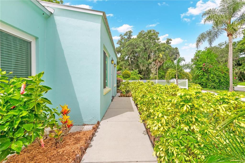 Active With Contract: $295,000 (2 beds, 3 baths, 1457 Square Feet)