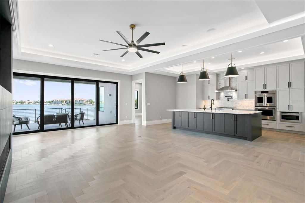 High ceilings/Open concept Living area