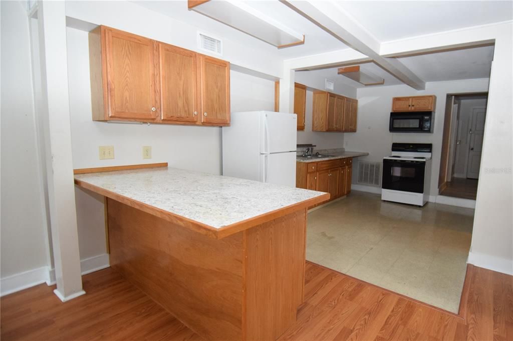 For Sale: $179,900 (2 beds, 2 baths, 1536 Square Feet)