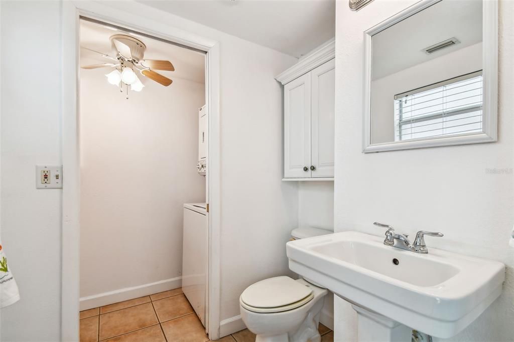 Active With Contract: $299,900 (2 beds, 1 baths, 988 Square Feet)