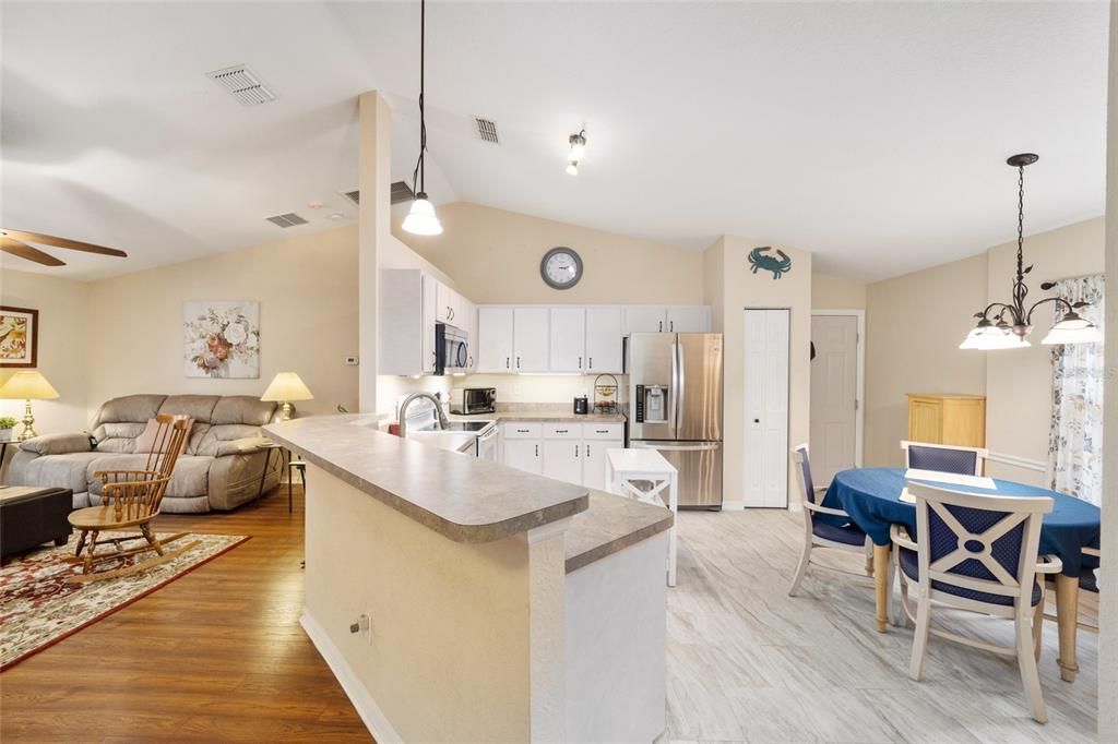 For Sale: $254,900 (3 beds, 2 baths, 1345 Square Feet)