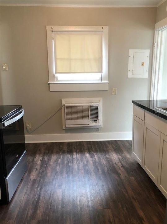 For Rent: $1,150 (1 beds, 1 baths, 476 Square Feet)