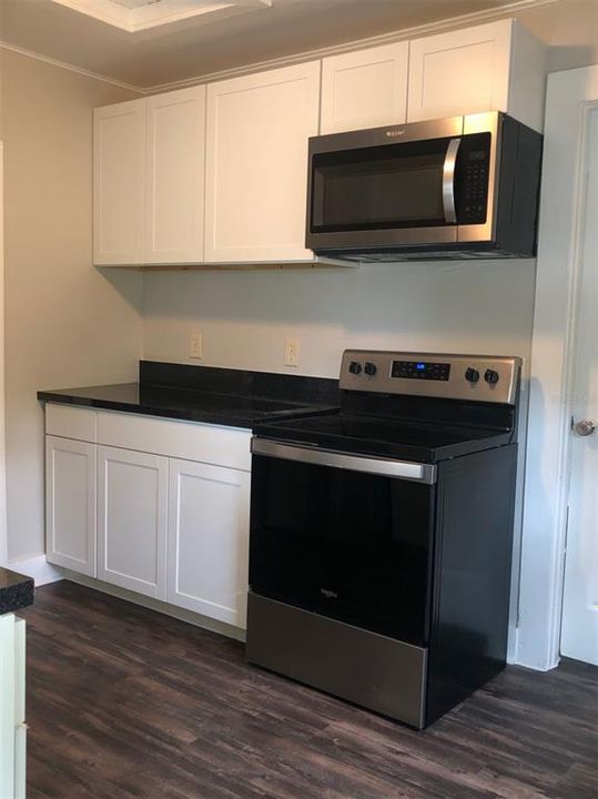 For Rent: $1,150 (1 beds, 1 baths, 476 Square Feet)