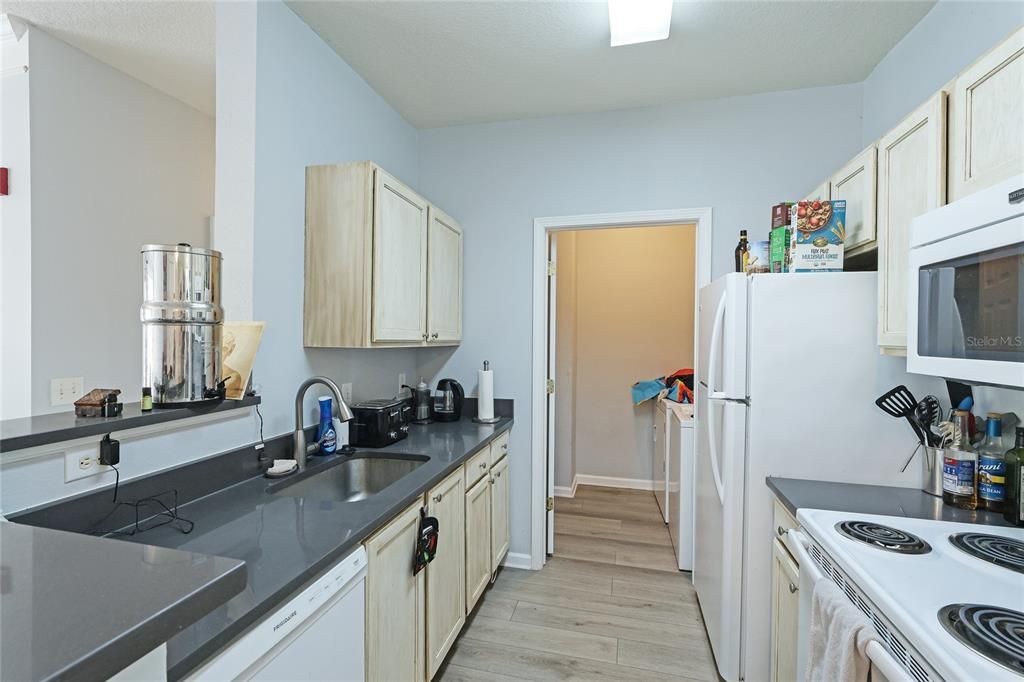 For Sale: $200,000 (2 beds, 1 baths, 1008 Square Feet)