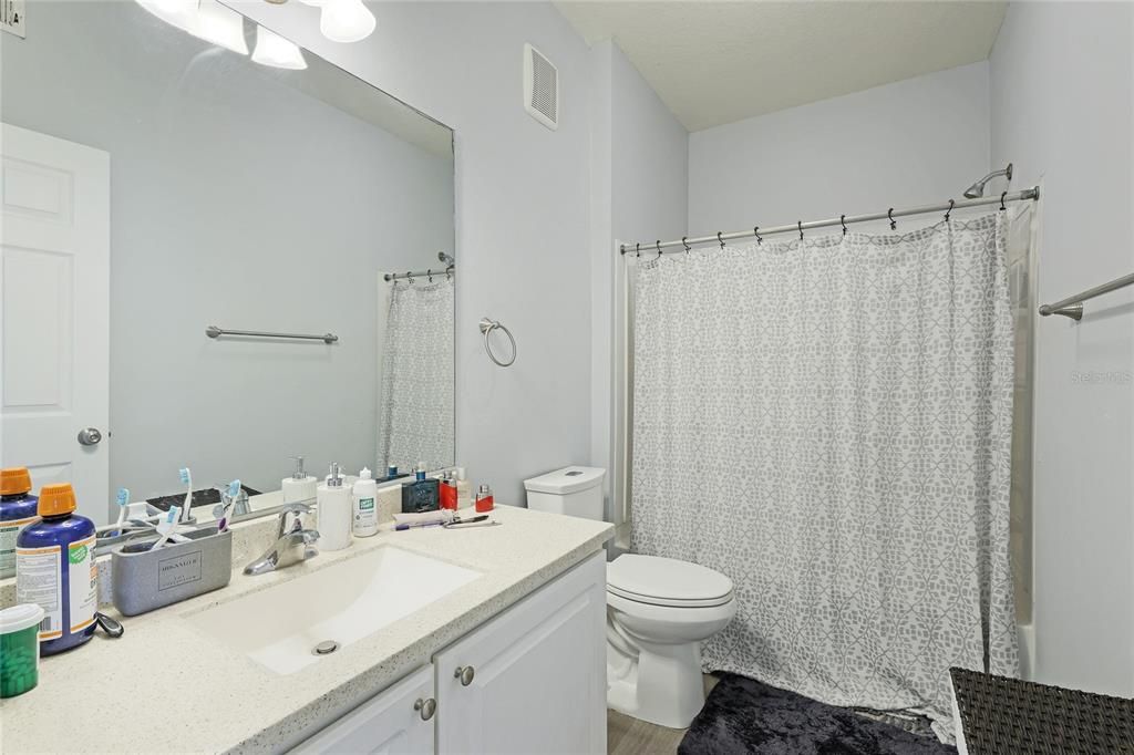 For Sale: $200,000 (2 beds, 1 baths, 1008 Square Feet)