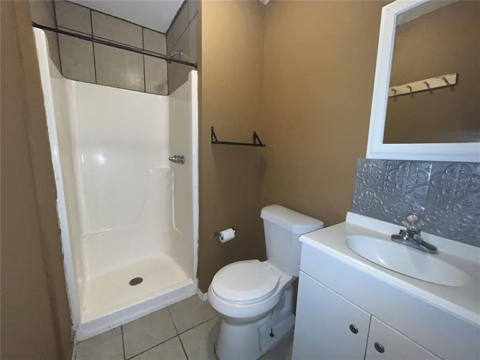 For Rent: $1,350 (3 beds, 2 baths, 988 Square Feet)