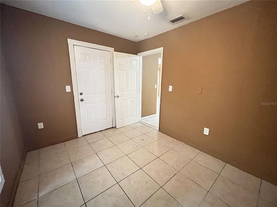 For Rent: $1,350 (3 beds, 2 baths, 988 Square Feet)