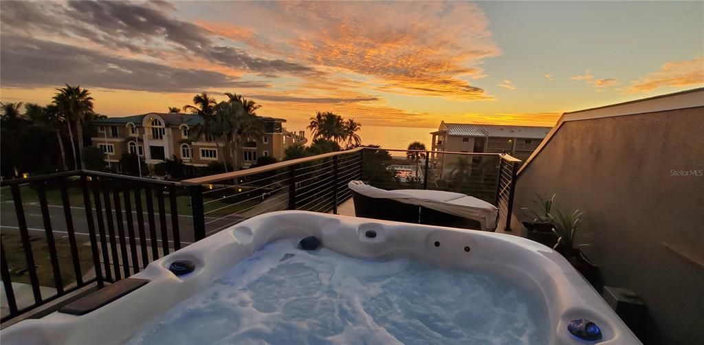 Hot Tub Under the Stars, and Sun Lounger with Sunset Views