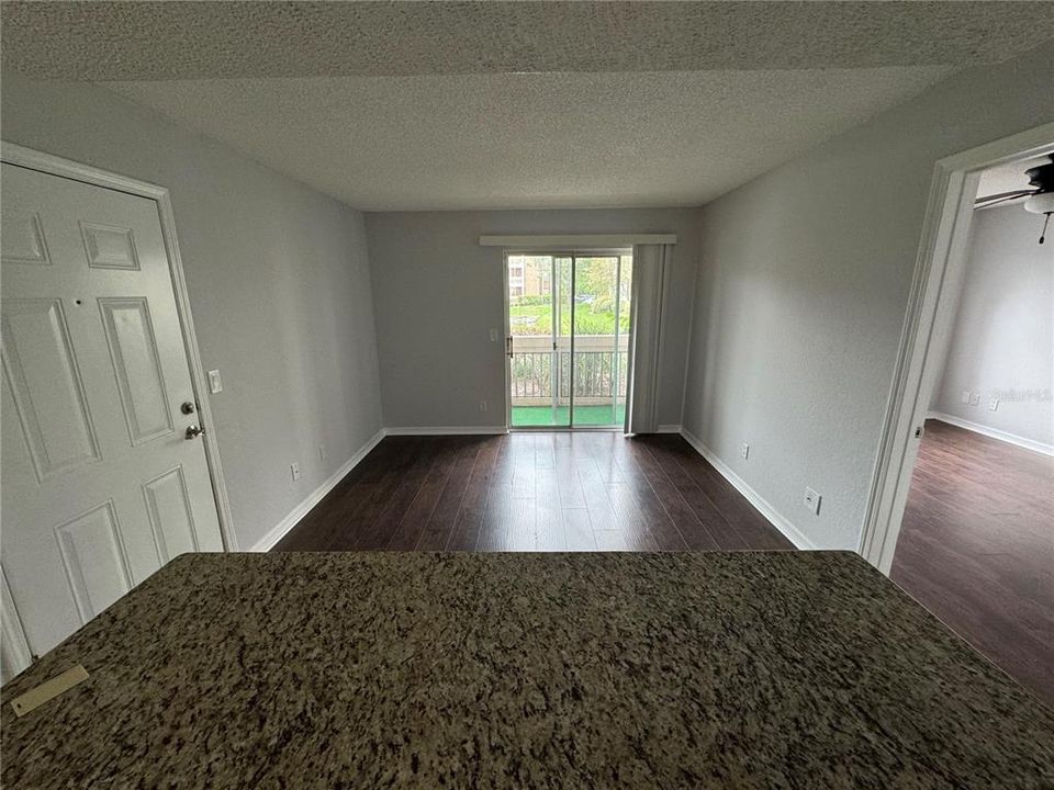 Active With Contract: $1,550 (1 beds, 1 baths, 468 Square Feet)