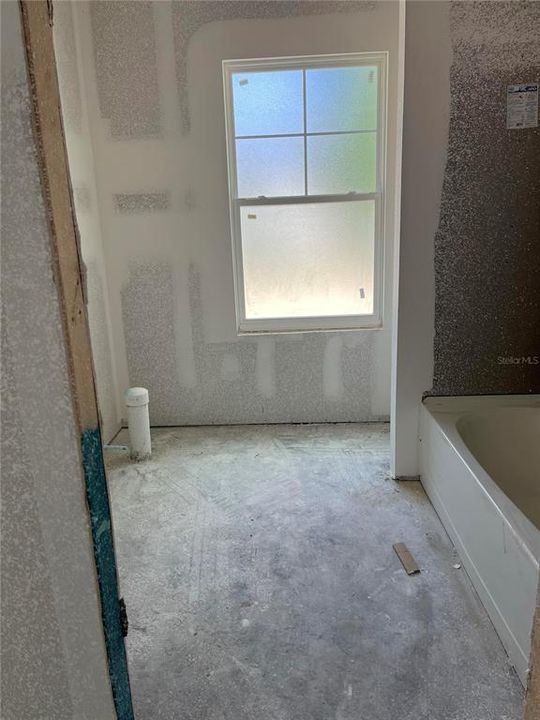 Bathroom between bedroom 1&2