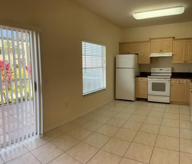 Active With Contract: $2,250 (3 beds, 2 baths, 1282 Square Feet)