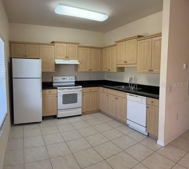 Active With Contract: $2,250 (3 beds, 2 baths, 1282 Square Feet)