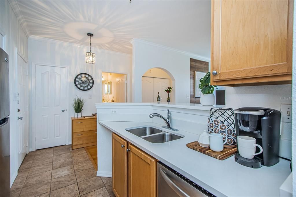 Active With Contract: $268,000 (1 beds, 1 baths, 654 Square Feet)