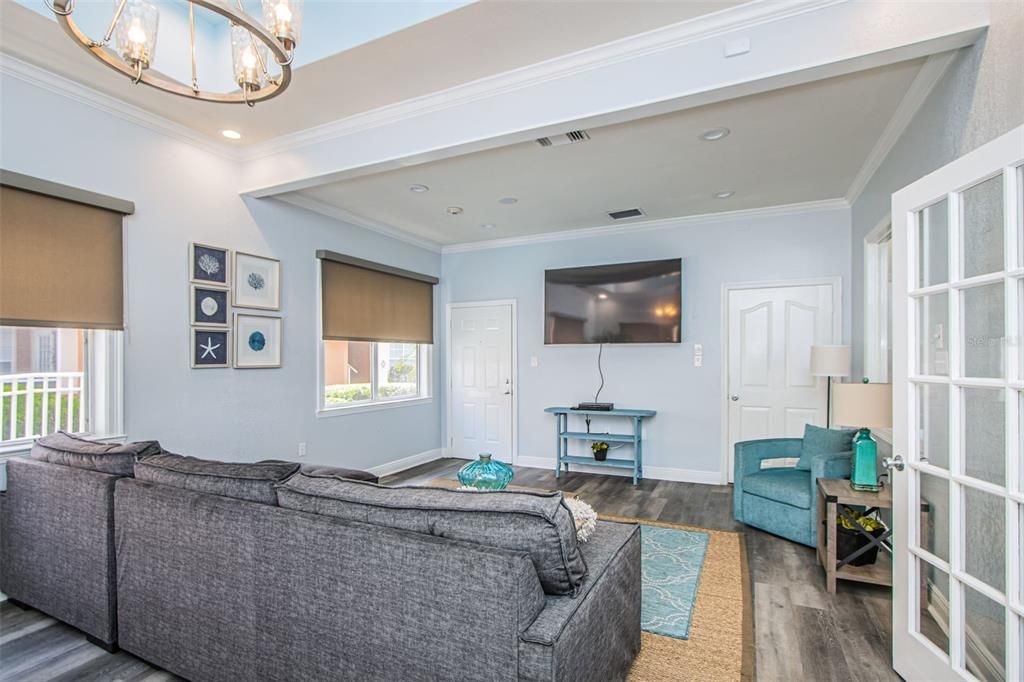 Active With Contract: $268,000 (1 beds, 1 baths, 654 Square Feet)