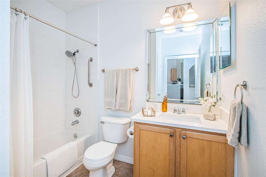 Active With Contract: $268,000 (1 beds, 1 baths, 654 Square Feet)