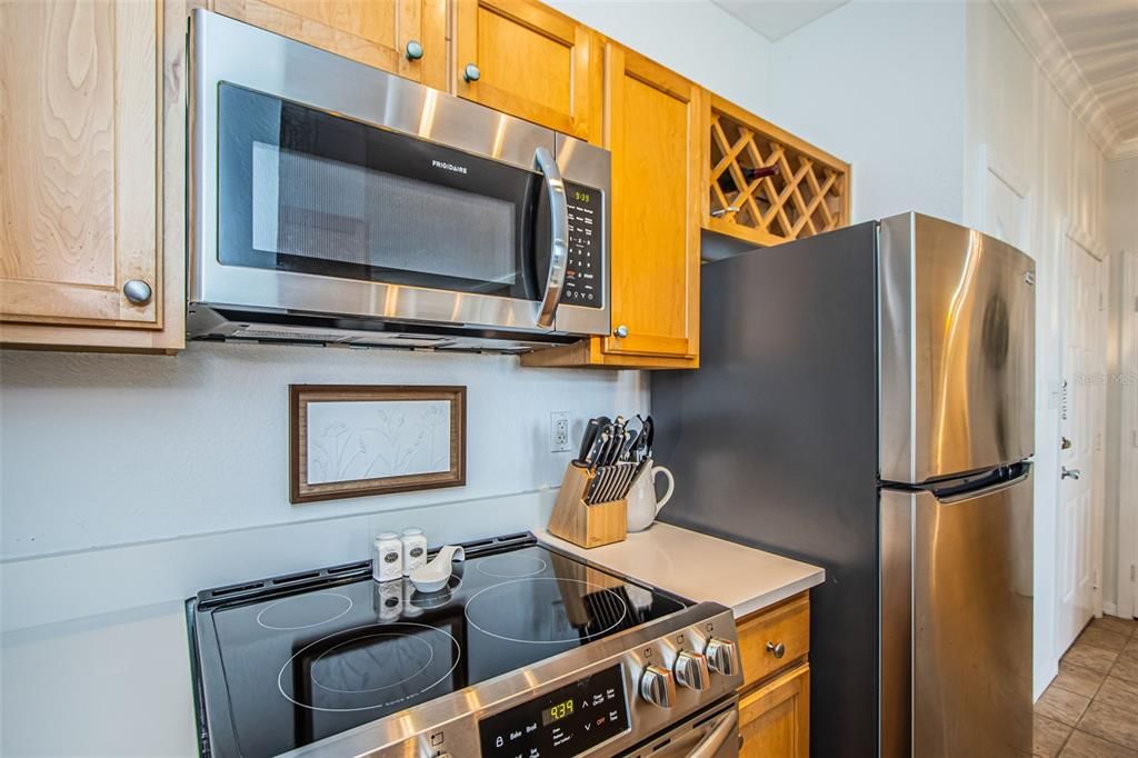 Active With Contract: $268,000 (1 beds, 1 baths, 654 Square Feet)