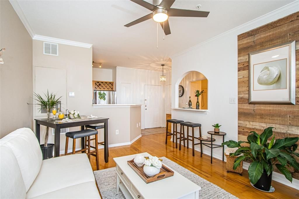 Active With Contract: $268,000 (1 beds, 1 baths, 654 Square Feet)