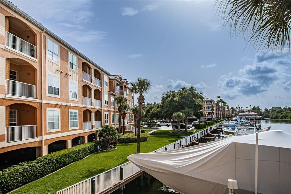 Active With Contract: $268,000 (1 beds, 1 baths, 654 Square Feet)