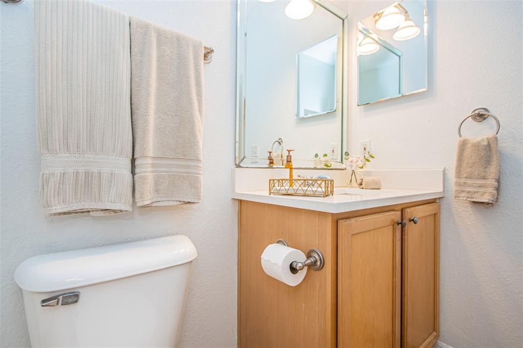 Active With Contract: $268,000 (1 beds, 1 baths, 654 Square Feet)