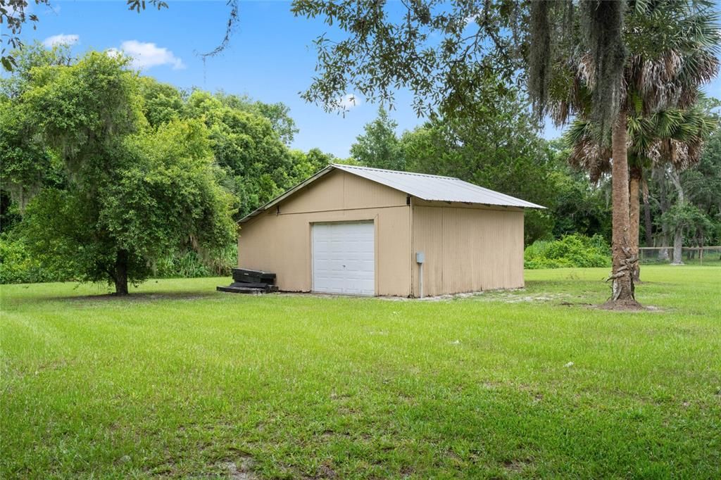 Active With Contract: $330,000 (2 beds, 2 baths, 1120 Square Feet)