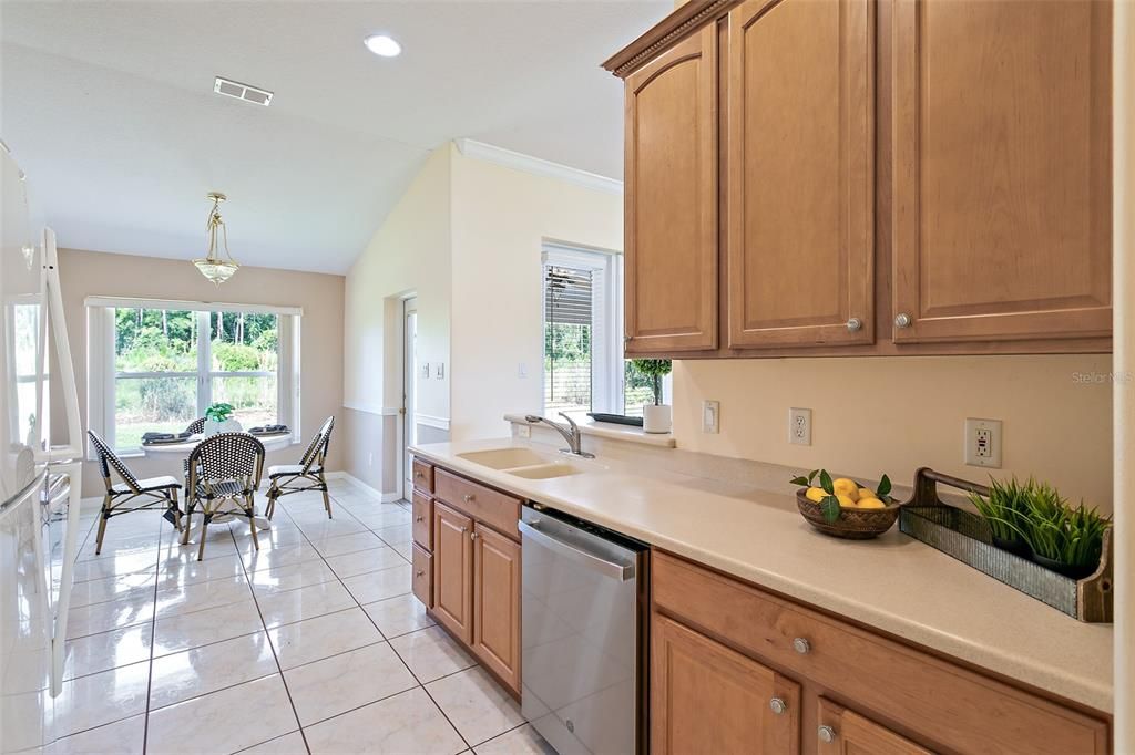 Active With Contract: $329,900 (3 beds, 2 baths, 1721 Square Feet)