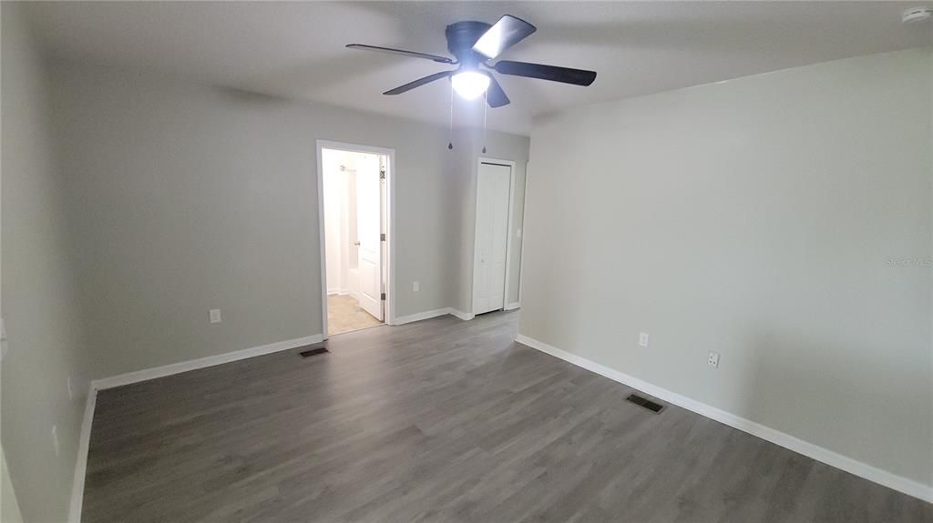 Active With Contract: $1,995 (3 beds, 2 baths, 1764 Square Feet)