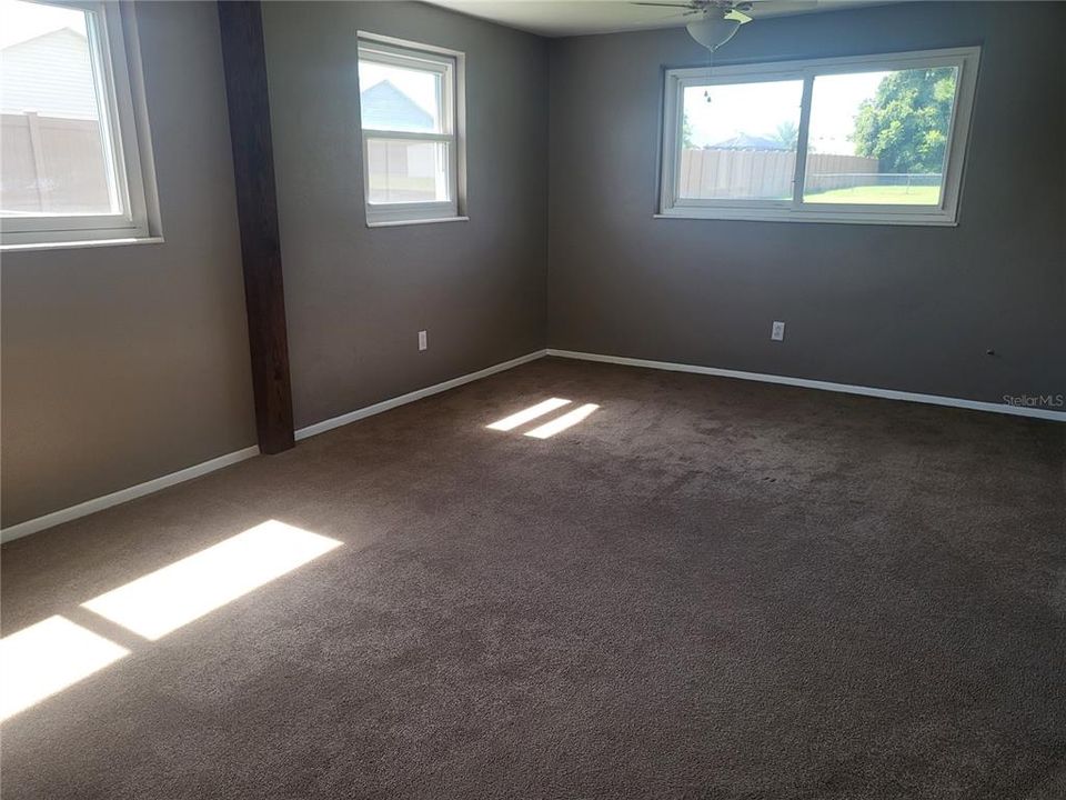 For Sale: $275,000 (2 beds, 1 baths, 994 Square Feet)