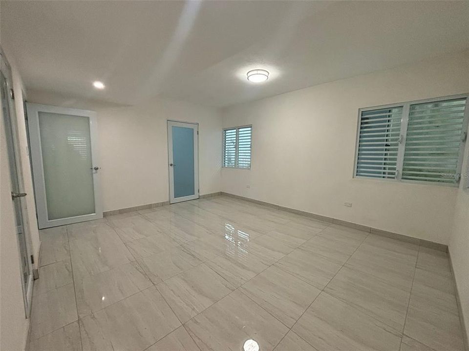 Activo con contrato: $449,900 (3 camas, 2 baños, 2300 Pies cuadrados)