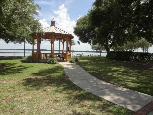 TAVARES SEAPLANE PARK HAS SCENIC VIEWS OF THE WATERFRONT TO ENJOY WATCHING SEAPLANES FLY IN AND OUT