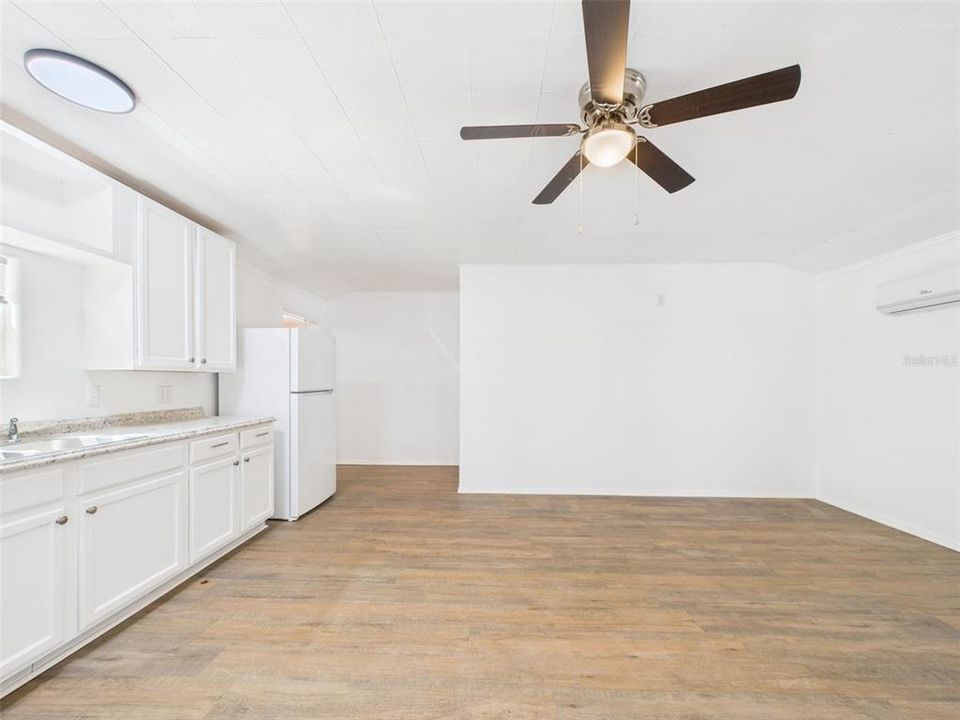 待售: $329,900 (0 贝兹, 0 浴室, 1817 平方英尺)