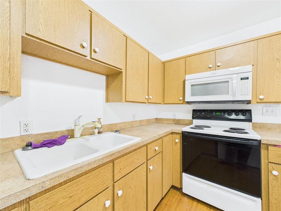 待售: $329,900 (0 贝兹, 0 浴室, 1817 平方英尺)