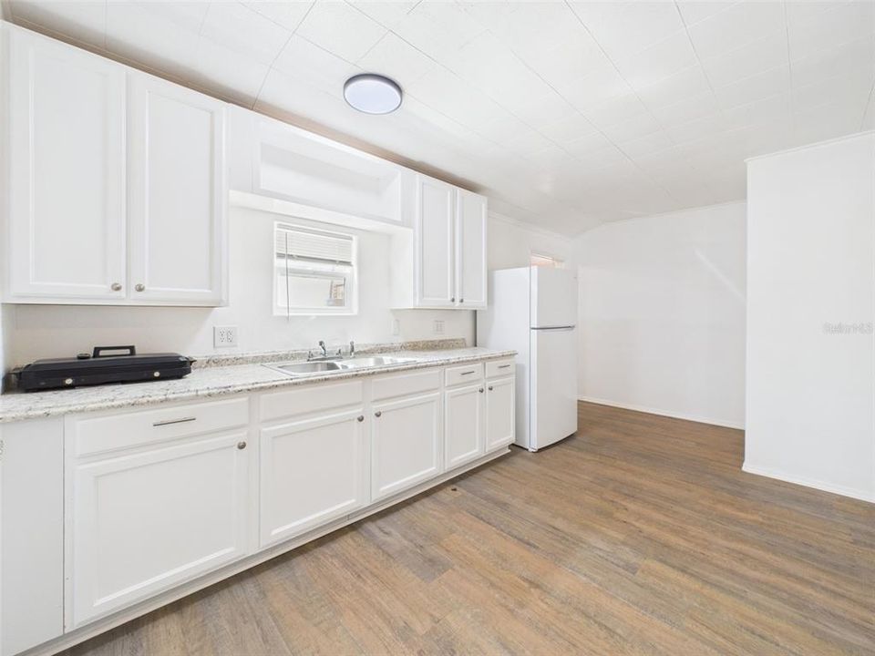 待售: $329,900 (0 贝兹, 0 浴室, 1817 平方英尺)