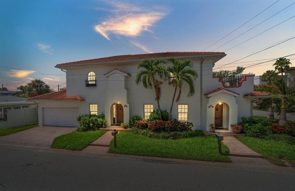 For Sale: $1,690,000 (4 beds, 4 baths, 2607 Square Feet)