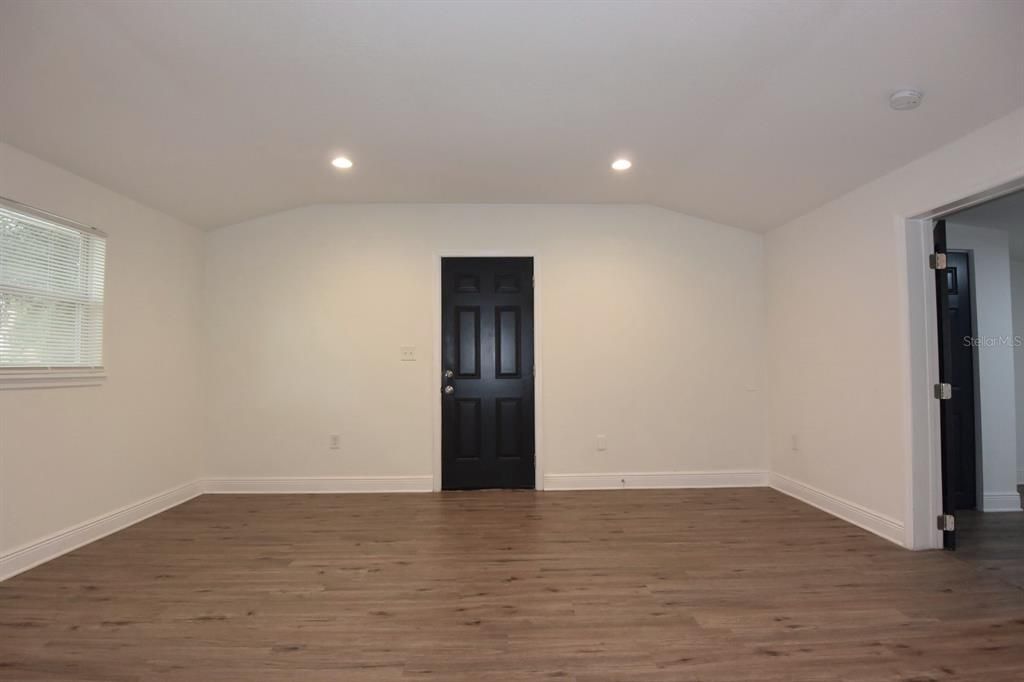 Active With Contract: $419,900 (3 beds, 2 baths, 1588 Square Feet)