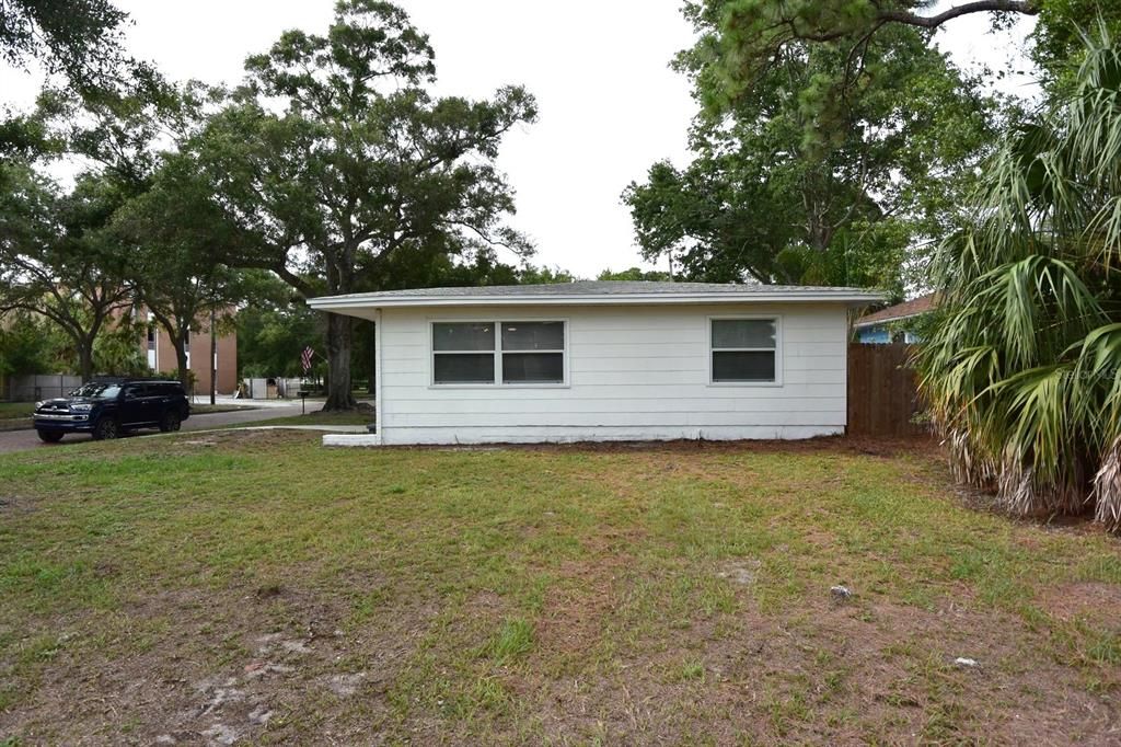 Active With Contract: $419,900 (3 beds, 2 baths, 1588 Square Feet)