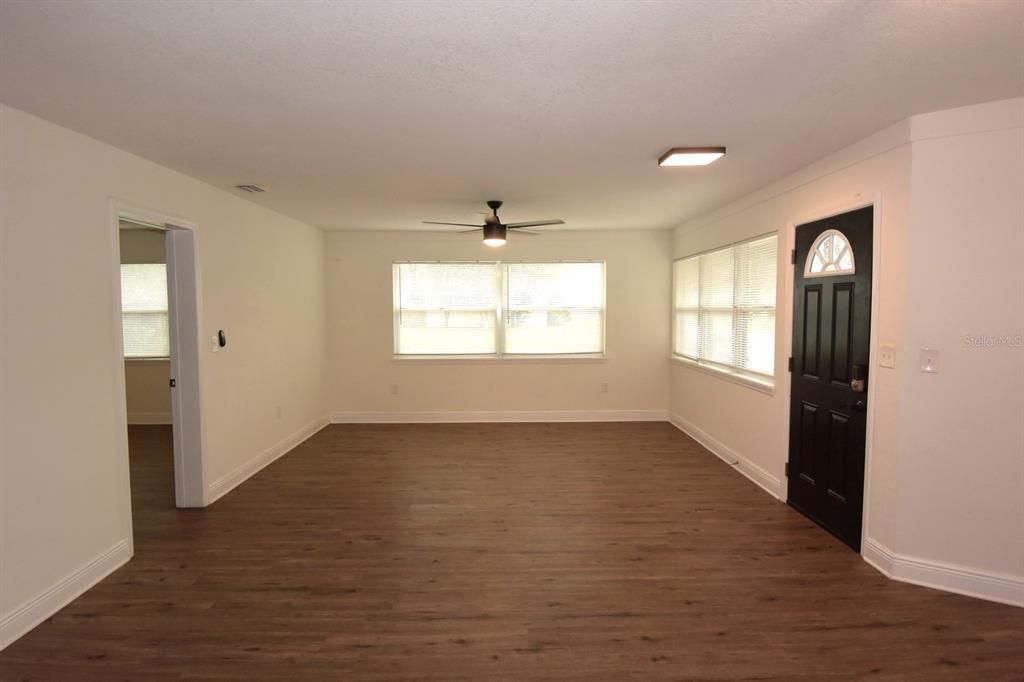 Active With Contract: $419,900 (3 beds, 2 baths, 1588 Square Feet)