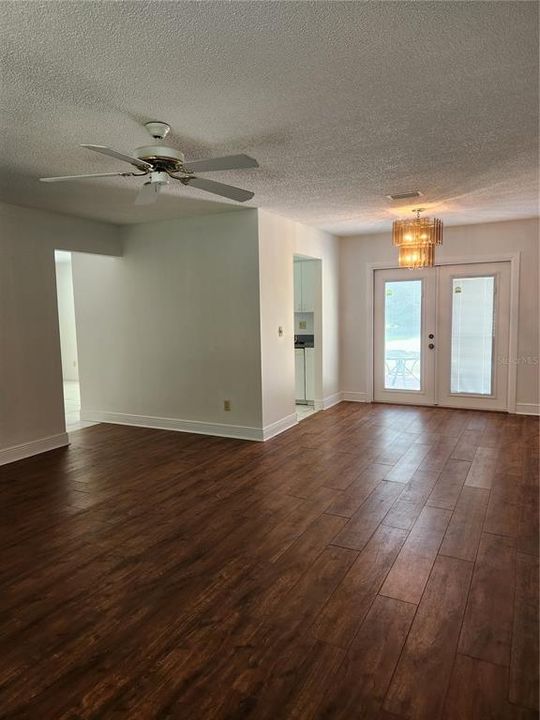 Active With Contract: $359,900 (2 beds, 2 baths, 1255 Square Feet)