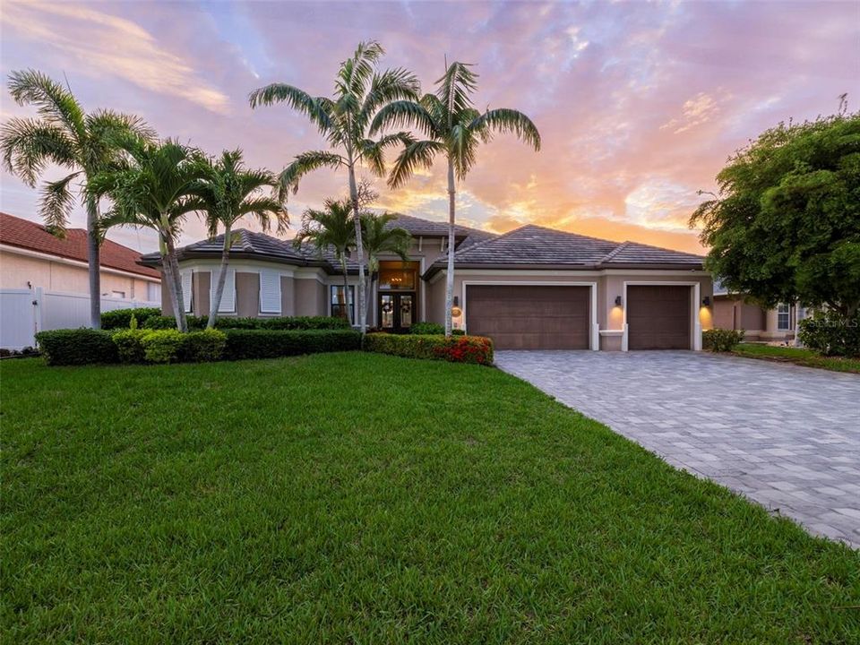 For Sale: $1,595,000 (3 beds, 3 baths, 2694 Square Feet)