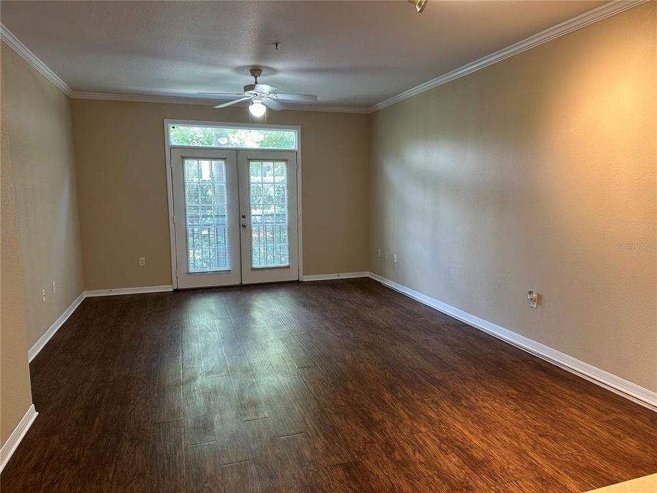 Active With Contract: $1,650 (1 beds, 1 baths, 800 Square Feet)