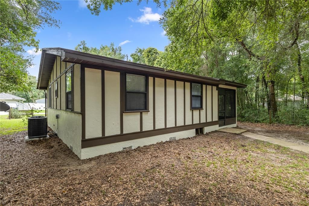 Active With Contract: $169,500 (2 beds, 1 baths, 780 Square Feet)