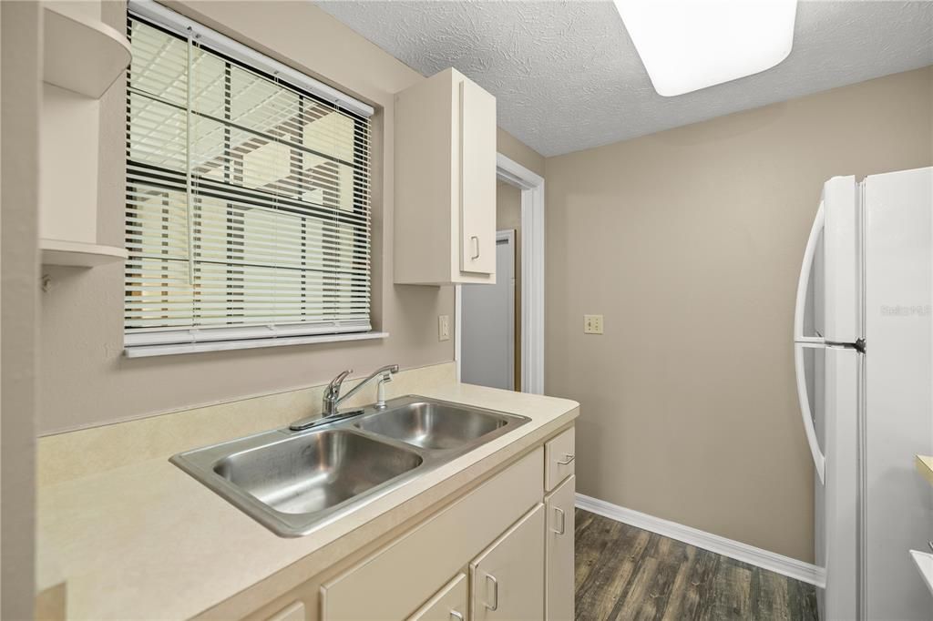 Active With Contract: $169,500 (2 beds, 1 baths, 780 Square Feet)