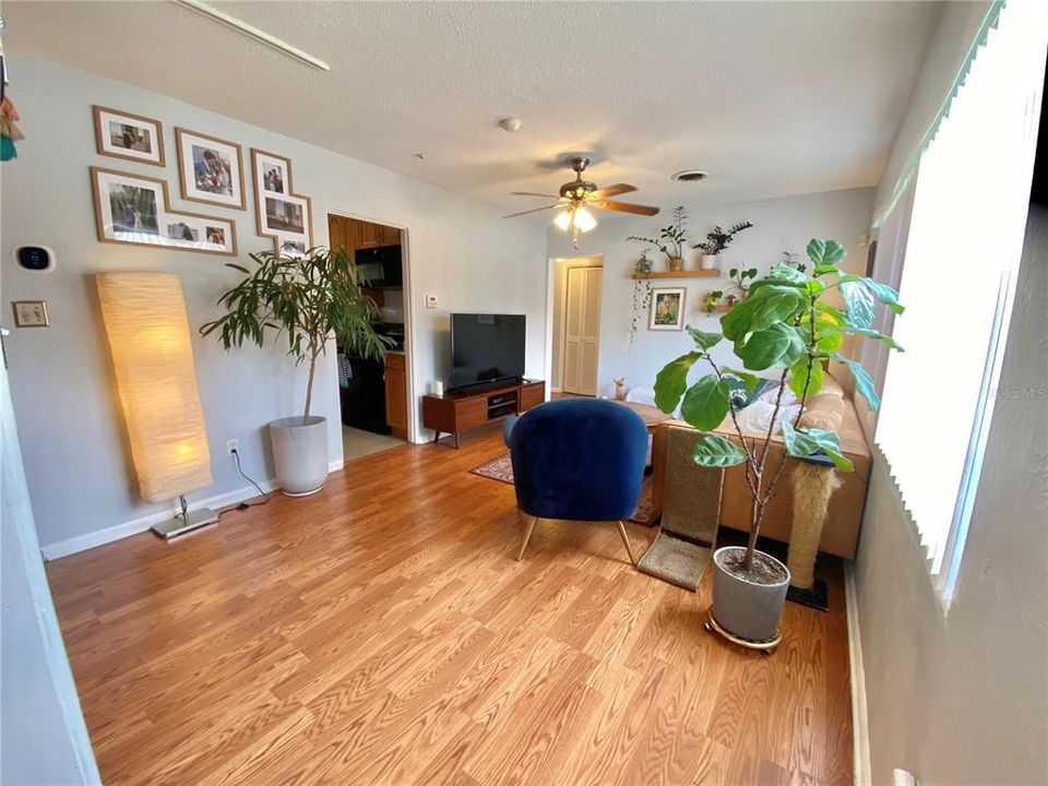 Active With Contract: $2,275 (2 beds, 1 baths, 1200 Square Feet)