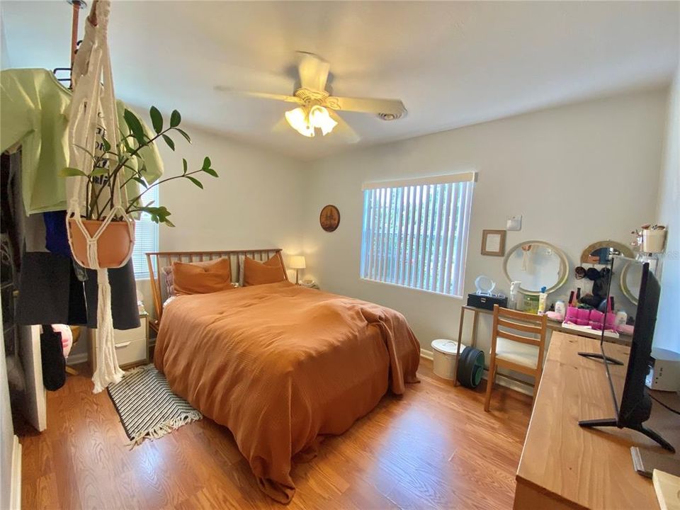 Active With Contract: $2,275 (2 beds, 1 baths, 1200 Square Feet)