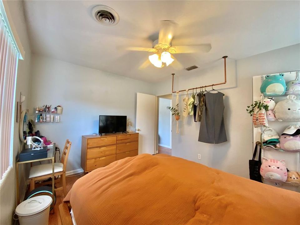 Active With Contract: $2,275 (2 beds, 1 baths, 1200 Square Feet)