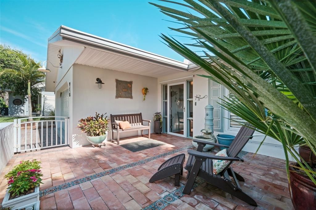 Active With Contract: $1,390,000 (3 beds, 2 baths, 2005 Square Feet)