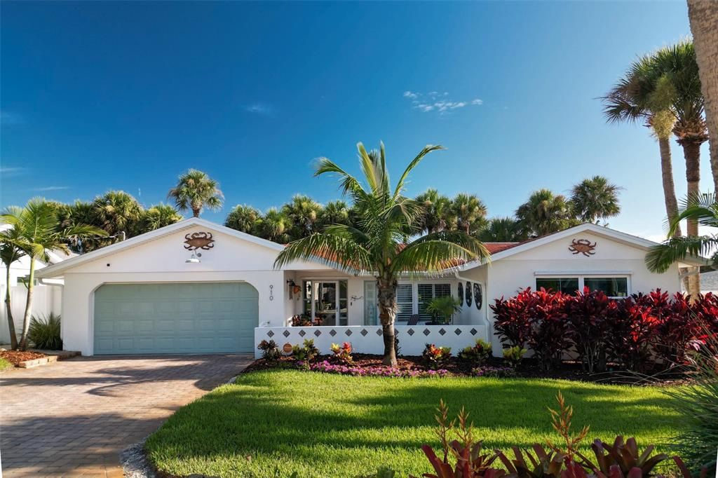 Active With Contract: $1,390,000 (3 beds, 2 baths, 2005 Square Feet)