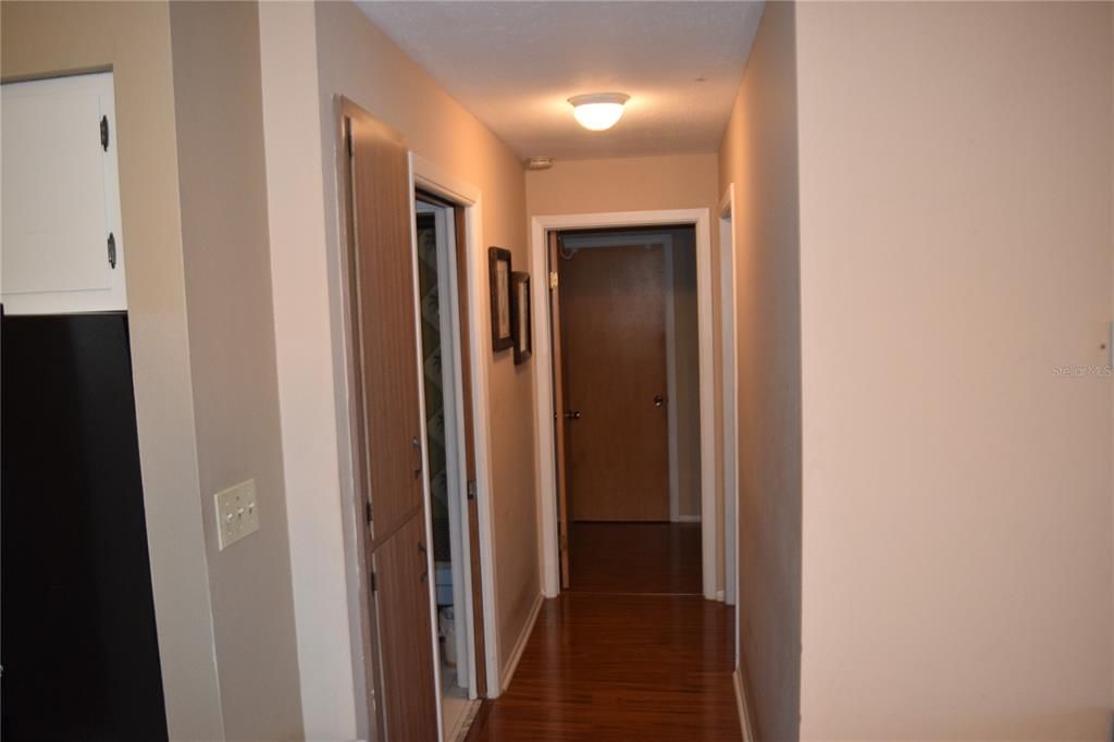 Active With Contract: $1,200 (2 beds, 1 baths, 825 Square Feet)