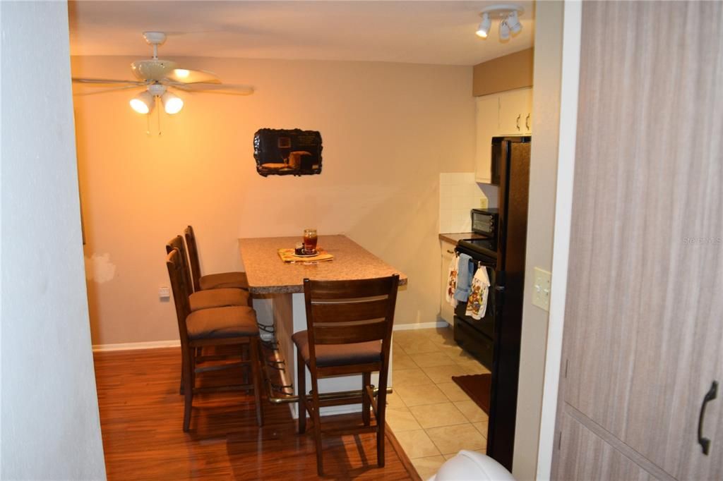 Active With Contract: $1,200 (2 beds, 1 baths, 825 Square Feet)