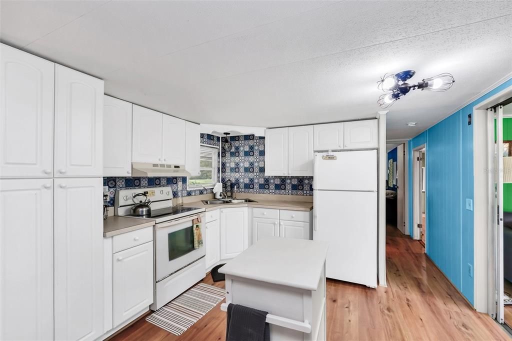 For Sale: $244,900 (2 beds, 2 baths, 528 Square Feet)